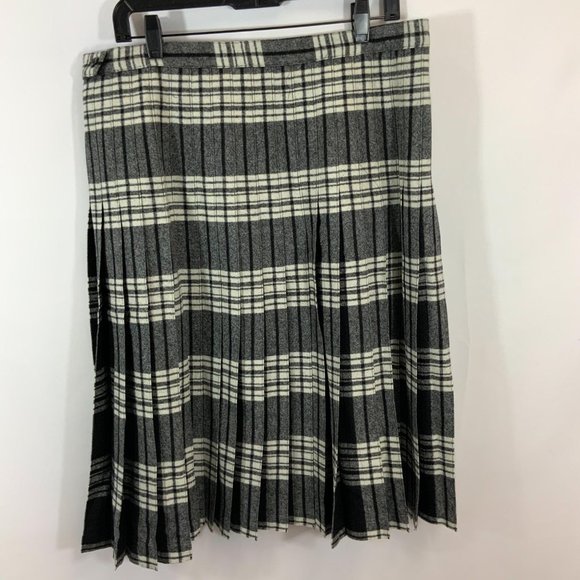 Pendleton Women’s Reversible Wool Skirt - Picture 3 of 5